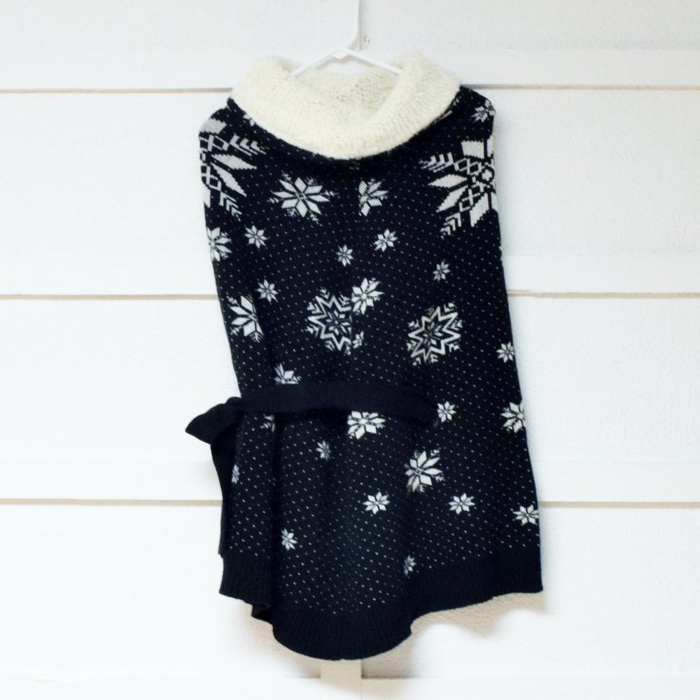 Snowflake Thick Knit Blanket Poncho Shawl with Faux Fur Fleece Trim | Sizes S-M